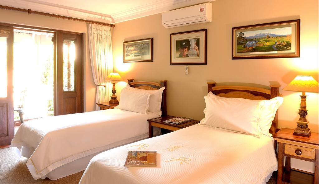 The Woodpecker Inn Претория Екстериор снимка