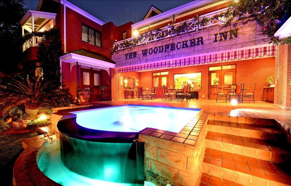 The Woodpecker Inn Претория Екстериор снимка